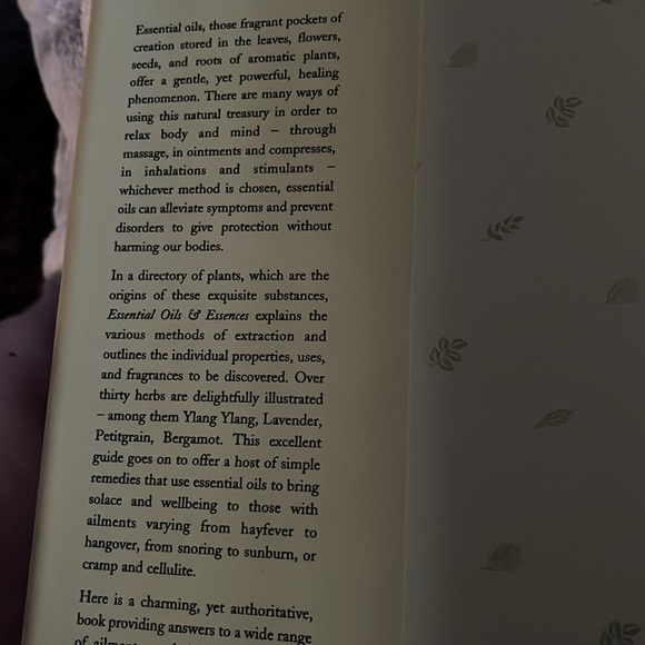 Essential Oil book - Picture 2 of 6